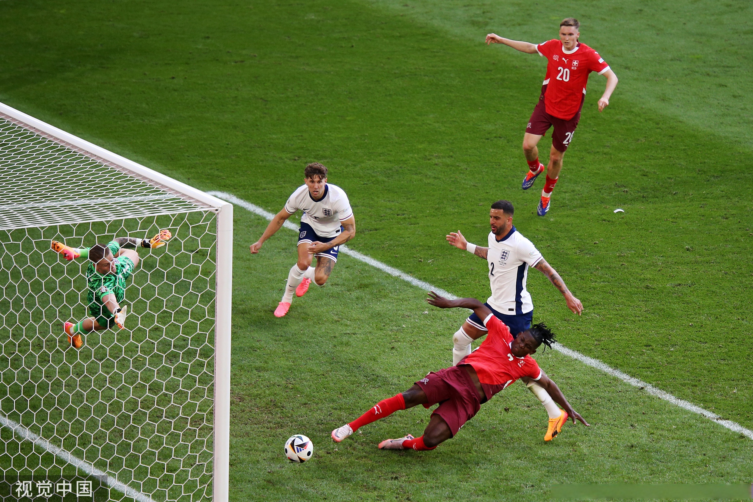 史诗对决!欧洲杯上演极限翻盘 史诗对决!欧洲杯上演极限翻盘