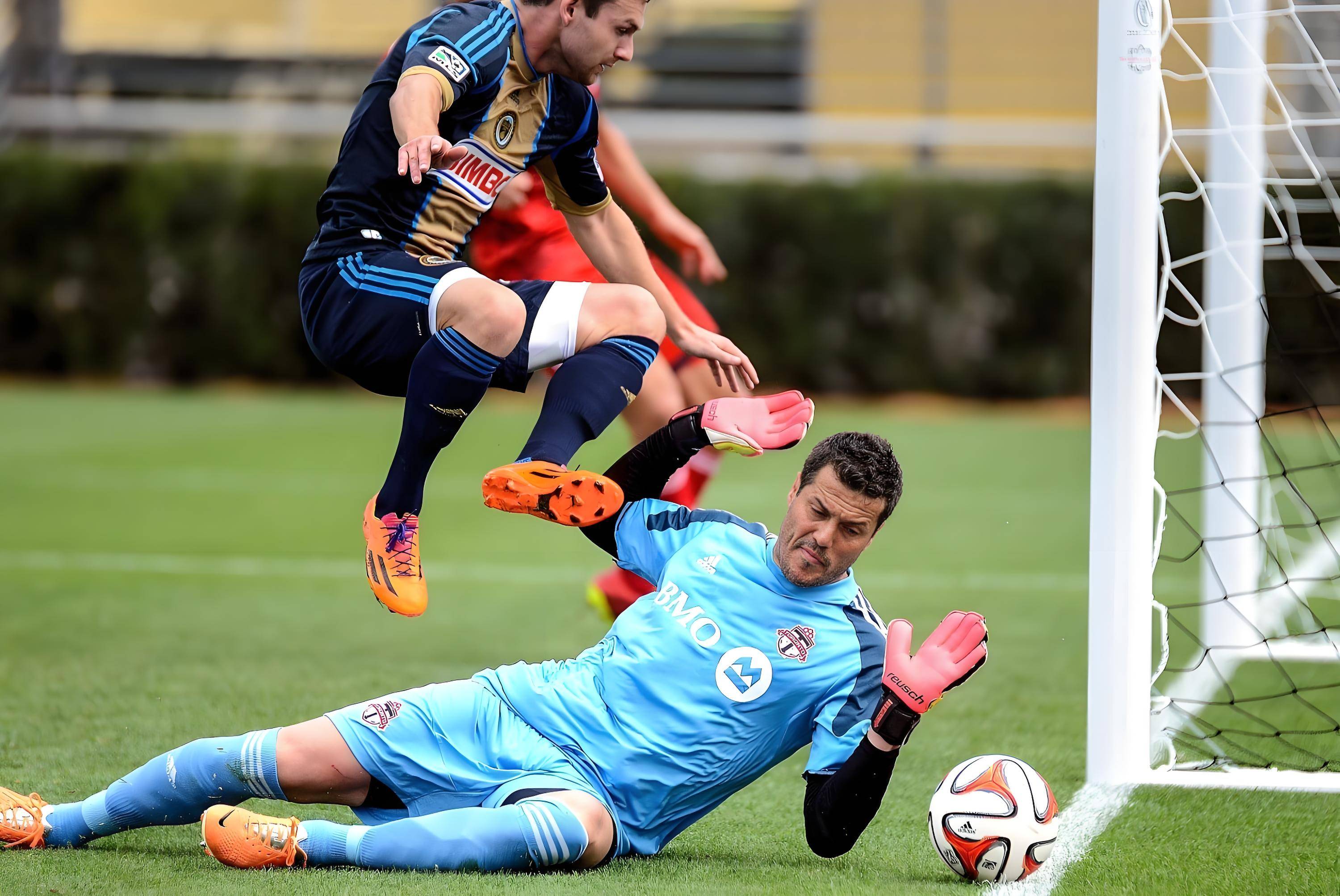 场面火爆!英超观众席沸腾不已 场面火爆!英超观众席沸腾不已