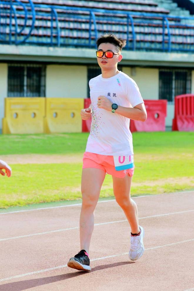 包含冷静与激情交织!游泳完美收官的词条 包含冷静与激情交织!游泳完美收官的词条