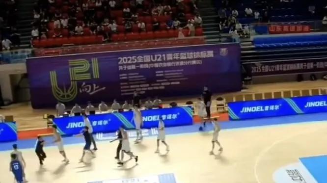 CBA明星选手受伤退赛，引发热议