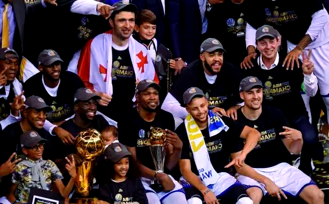 勇士完胜北京队，杜兰特关键制胜