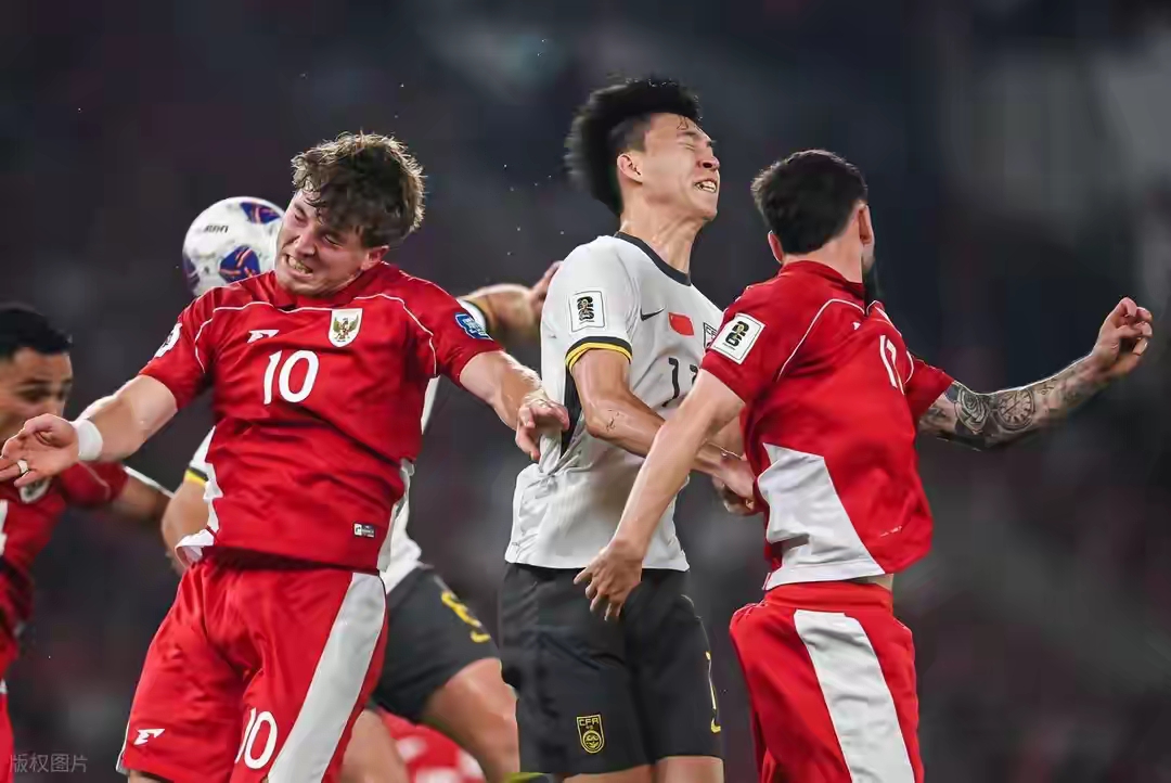 中国队险胜印尼队,黄鸭组合带队取胜 中国队险胜印尼队,黄鸭组合带队取胜