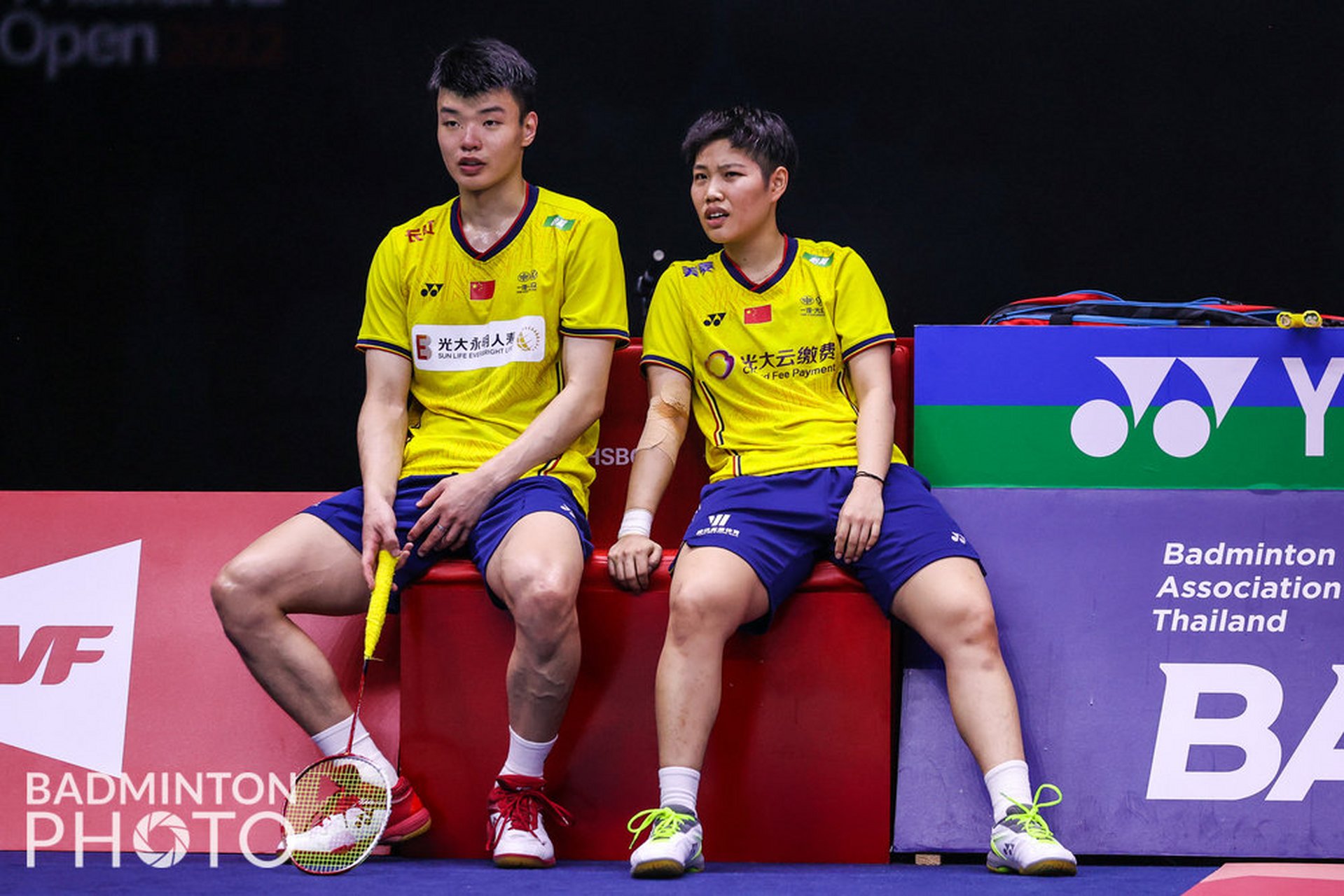 中国队险胜印尼队,黄鸭组合带队取胜 中国队险胜印尼队,黄鸭组合带队取胜