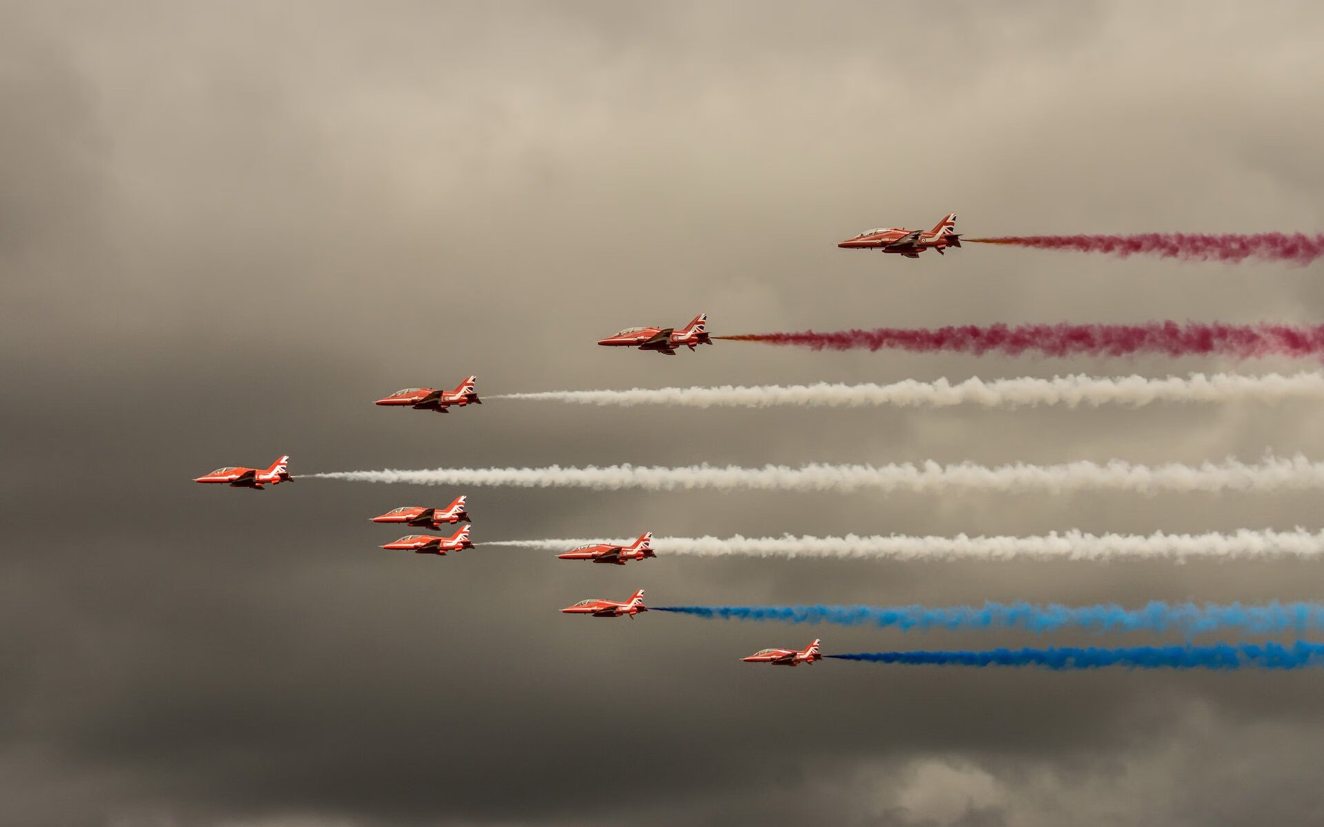 战书已燃，迪亚斯一记倒钩，铸就年度焦点之夜的永恒定义