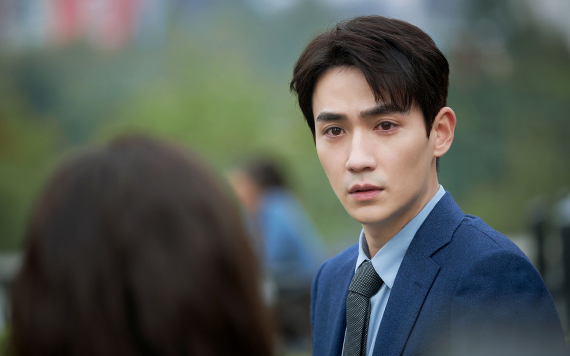 绿茵场的双重奏，当英超巅峰对决照映伊拉克冷光