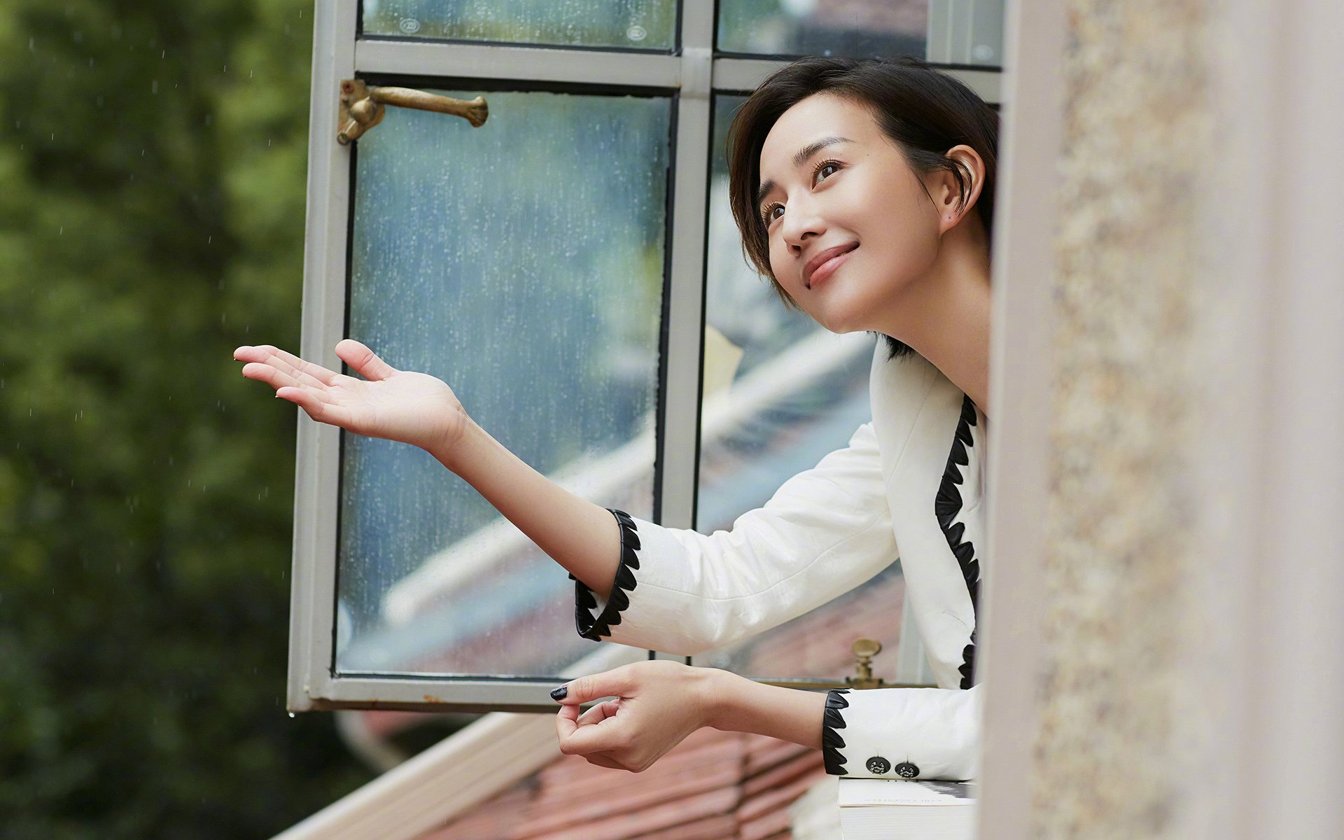 当战术沉默时,斯通斯用肌肉与意志最后一次撕裂了钢筋防线