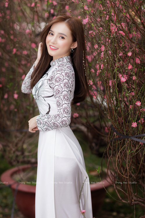 首先,我们来扩展思维,构思几个不同侧重点的文章标题